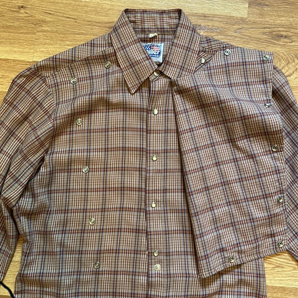 Vintage Miller Western Wear. Plaid bib front with Pearl Snap buttons. - Picture 5 of 13